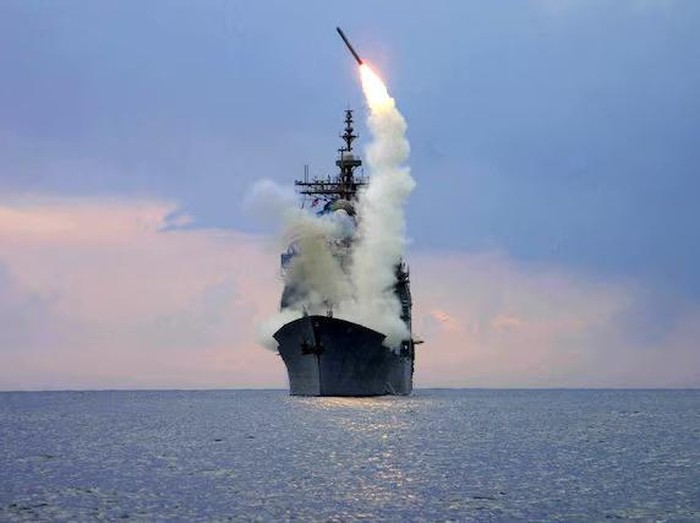 A Tomahawk Land Attack Missile (TLAM) is launched from the guided missile cruiser USS Cape St. George, March 23, 2003. REUTERS/U.S. Navy/Intelligence Specialist 1st Class Kenneth Moll/File Photo Purchase Licensing Rights