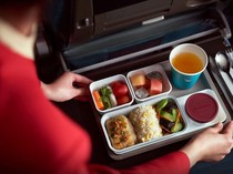 Sajikan Menu Taraf Michelin, Kelas Ekonomi Maskapai Ini Jadi yang Terbaik