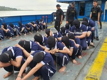 Puluhan Pria Bertopeng Jadi Penghuni Baru Pulau Kematian