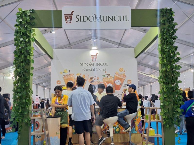 Sido Muncul Ajak Anak Muda Konsumsi Jamu di Jakarta Doodle Fest 2025 Sido Muncul Ajak Anak Muda Konsumsi Jamu di Jakarta Doodle Fest 2025.