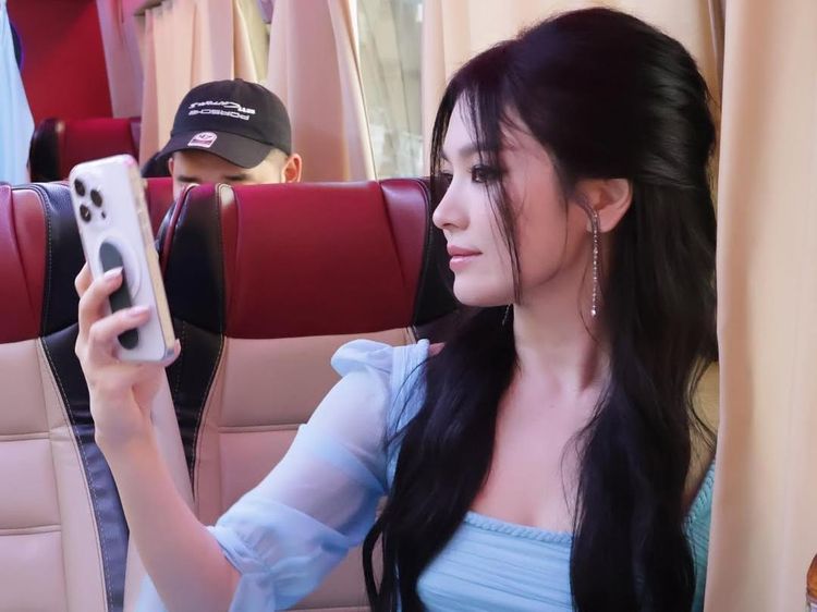 7 Momen Song Hye Kyo Syuting di Dubai, Jadi Jin di Drakor Genie Make A Wish
