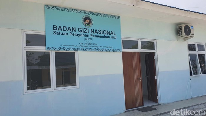SPPG Wonosari 1 yang tidak beroperasi sementara karena dana operasional dari BGN belum turun. Foto diunggah Senin (13/10/2025).
