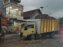 Jalur Blitar - Malang Dialihkan gegara Tabrakan Truk Tebu