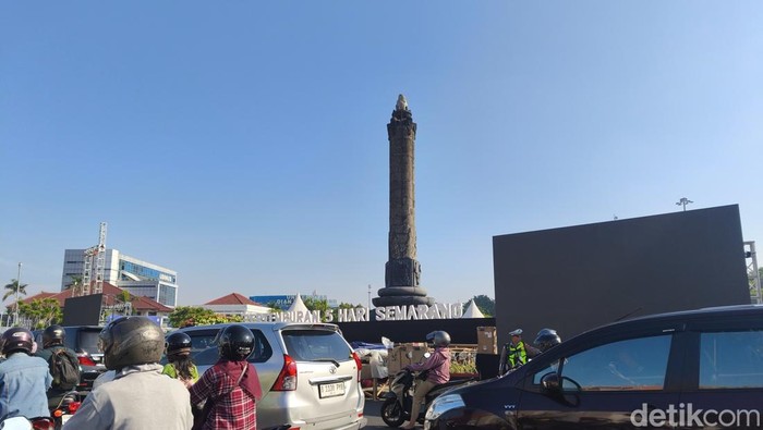 Tugu Muda yang merupakan monumen peringatan Pertempuran 5 Hari Semarang.