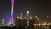 Kota Guangzhou dan Canton Tower pada malam hari