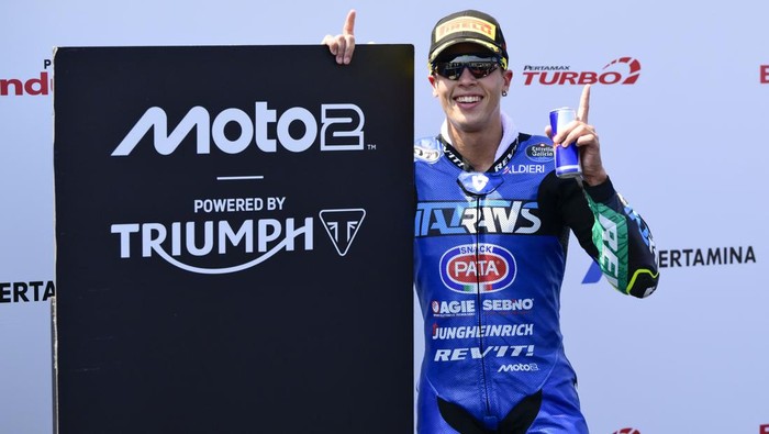 LOMBOK, INDONESIA - OCTOBER 05: Diogo Moreira of Brazil riding the Italtrans Racing Team bike (10) takes victory during the MotoGP of Indonesia Moto2 race at Pertamina Mandalika Circuit on October 05, 2025 in Lombok, Indonesia. (Photo by Gold & Goose Photography/Getty Images)