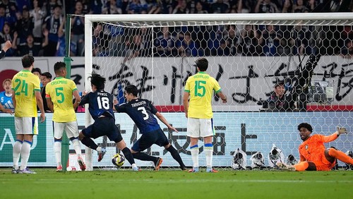 CHOFU, JAPAN - OCTOBER 14: Ayase Ueda (3rd L) of Japan celebrates after scoring the teams third goal during the international friendly match between Japan and Brazil at Tokyo Stadium on October 14, 2025 in Chofu, Tokyo, Japan. (Photo by Toru Hanai/Getty Images)