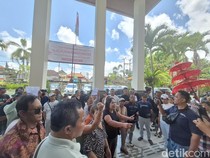 Keluarga Mang Alam Geruduk PN Bangli, Protes Dakwaan untuk Mangku Luwes