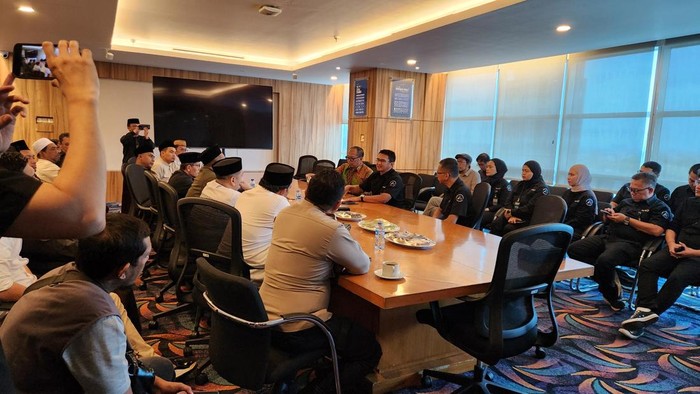 Audiensi Trans7 bersama Alumni Ponpes Lirboyo