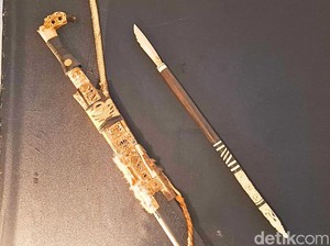 Melihat Barang Peninggalan Prajurit Kayan