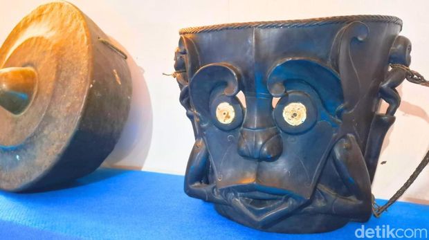 Festival Irau Malinau ke-11 tidak hanya diramaikan  penampilan artis papan atas. Tetapi juga mengajak pengunjung menyelami kekayaan budaya melalui pameran sejarah suku Dayak Kayan.