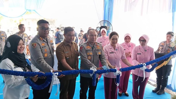 Dapur SPPG Polres Kampar mulai beroperasi. Kapolda Riau Irjen Pol Herry Heryawan meresmikan secara langsung Dapur SPPG Polres Kampar, Selasa (14/10/2025).