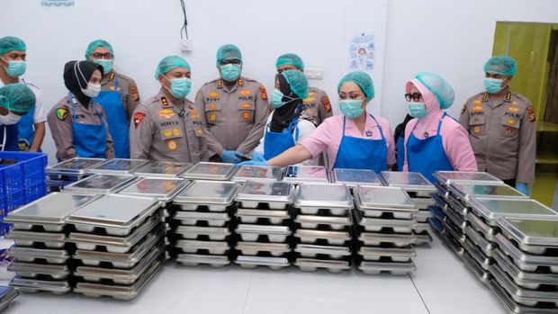 Dapur SPPG Polres Kampar mulai beroperasi. Kapolda Riau Irjen Pol Herry Heryawan meresmikan secara langsung Dapur SPPG Polres Kampar, Selasa (14/10/2025).