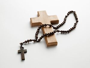 Susunan Doa Rosario Hari Minggu, 3 Mei 2026: Peristiwa Mulia