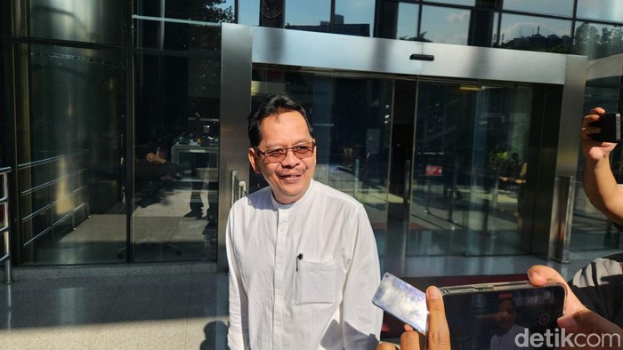 Eks Ketua Koperasi Amphuri Bangkit Melayani, Joko Asmoro, mengaku tak banyak ditanya penyidik terkait kasus korupsi kuota haji tahun 2024. (Adrial A/detikcom)