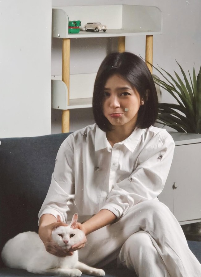 Elsa sendiri sebelumnya selau tampil dengan rambut panjang. Kali ini ia memilih mengubah drastis rambutnya menjadi jauh lebih pendek. Foto: Instagram/@elsaajapasal