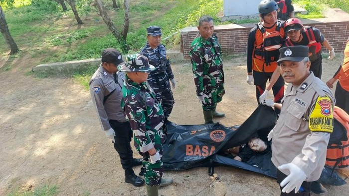 Evakuasi korban Pantai Modangan