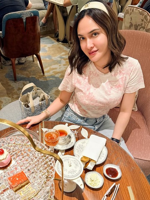 Gaya OOTD Shandy Aulia saat Hangout Bareng Anak