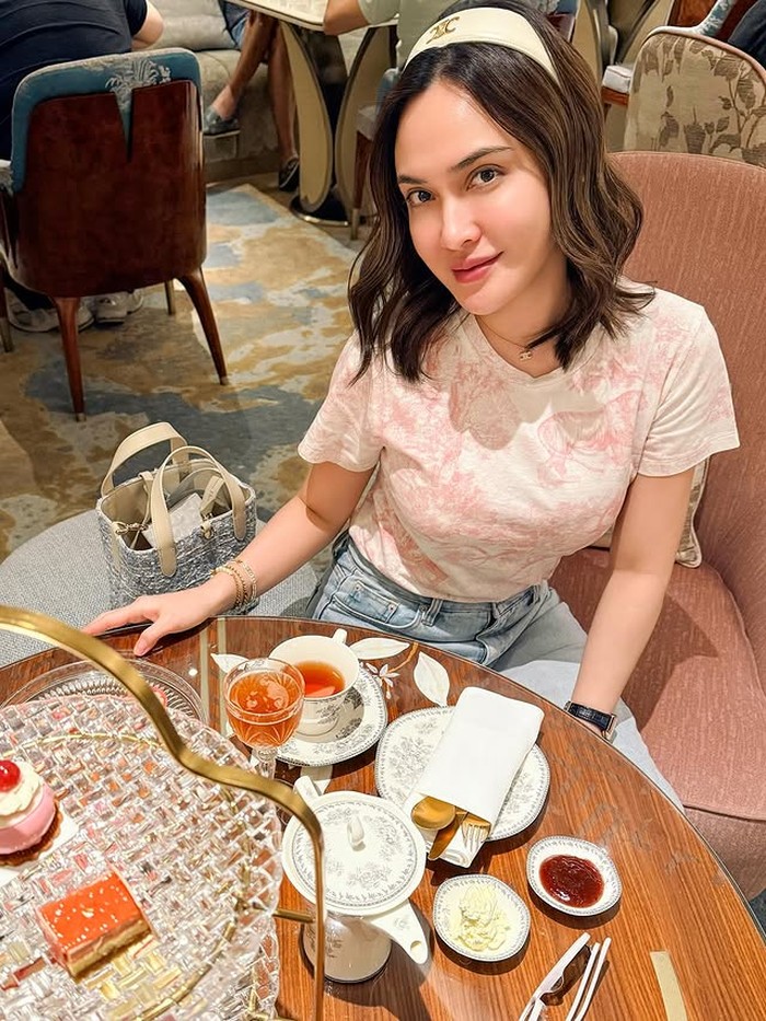 Gaya OOTD Shandy Aulia saat Hangout Bareng Anak