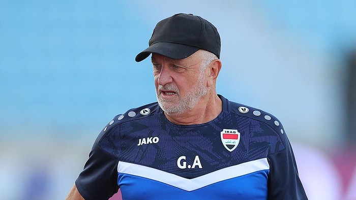 Iraqs head coach Graham Arnold attends a training session prior to the FIFA World Cup qualifier Group C third-round match between Jordan and Iraq at Amman International Stadium on June 9, 2025, in Amman, Jordan. (Photo by Ameen Ahmed/NurPhoto via Ge