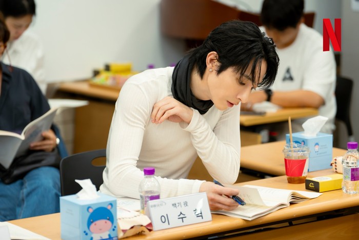 Cast drama Korea terbaru Netflix Grand Galaxy Hotel baca naskah perdana.