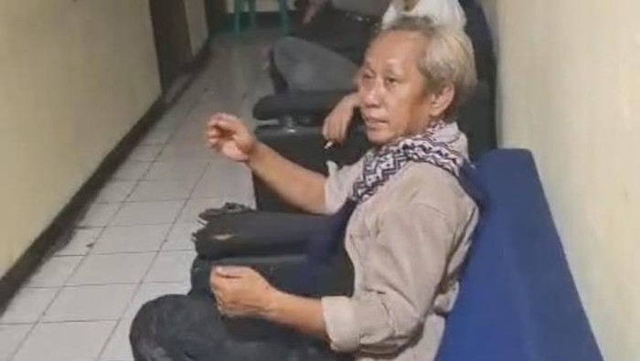 Heru (53), pria yang mengaku habib dan mengambil sarung santri di Desa Ciburuy, Kecamatan Cigombong, Bogor, Jawa Barat.