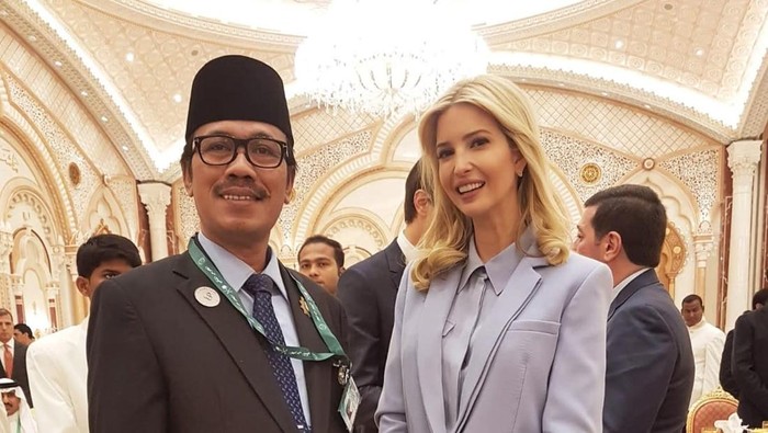 Ivanka Trump di forum The Arab Islamic American Summit di King Abdulaziz Convention Centre Riyadh 2017, di belakang adalah Jared Kushner.