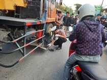 2 Motor Adu Banteng di Poros Malino Gowa, 1 Orang Tewas Terlindas Truk