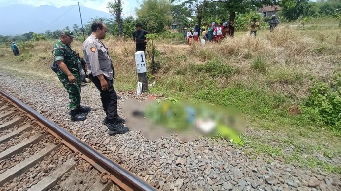 Kakek tewas tertabrak kereta di Pasuruan
