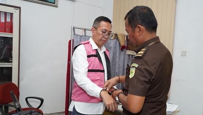 Kejati Sumut tahan tersangka baru kasus korupsi kapal tunda Pelindo. (dok. Kejati Sumut)