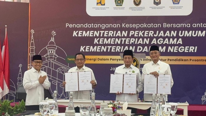 Kementerian Pekerjaan Umum (PU) akan memberikan pelatihan sebagai tenaga konstruksi kepada para santri yang mau membangun pesantren secara gotong royong.