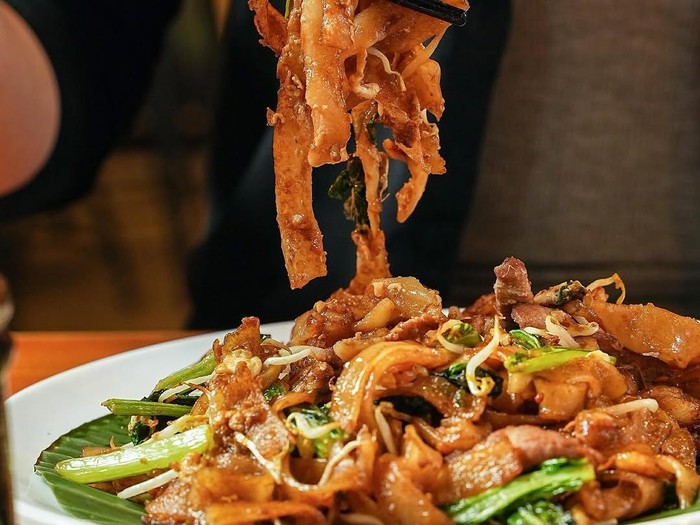 5 Tempat Makan Kwetiau Sapi yang Gurih Smoky, Cicipi Rasanya!