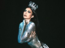 Kylie Jenner Bermahkota, Pesan Khusus ke Desainer Indonesia Rinaldy Yunardi