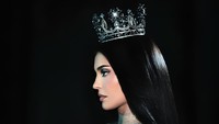 Mahkota hitam itu adalah rancangan desainer aksesori Indonesia, Rinaldy A Yunardi. Akun @theclique.hk mengunggah foto Kylie dengan tulisan KING KYLIE@kyliejenner wearing custom @rinaldyyunardiofficial crown for #KINGKYLIE campaign. Foto: Instagram @rinaldyyunardi/@theclique.hk/@kyliejenner