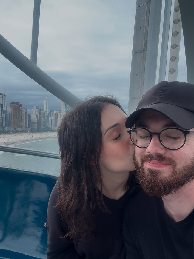 Sejak saat itu, keduanya semakin sering berkomunikasi dan menjalin persahabatan. Kisah mereka berkembang menjadi hubungan romantis.  Foto: dok. Instagram