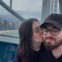 Sejak saat itu, keduanya semakin sering berkomunikasi dan menjalin persahabatan. Kisah mereka berkembang menjadi hubungan romantis.  Foto: dok. Instagram