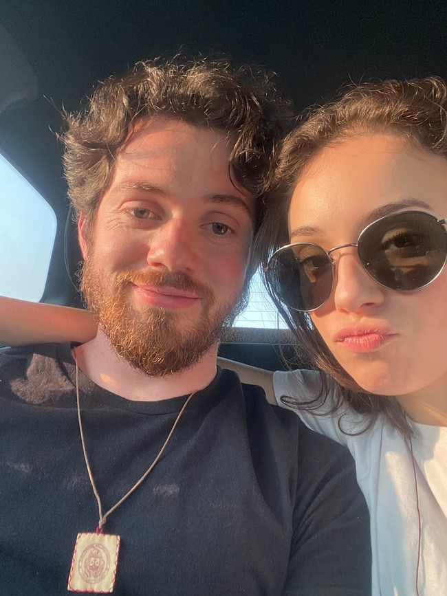 Dalam unggahan Instagram-nya, Lais mengenang pesan pertama yang dikirim Jackson setelah mendengar kabar kepergiannya. “Dia menulis pesan yang mengatakan bahwa ia menyesal saya pergi dan berdoa agar saya kembali ke Carmel. Ia tak tahu, saat itu saya memang sudah tidak ingin kembali,” tulis Lais. Foto: dok. Instagram