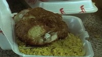 Dalam film Take Out yang tayang tahun 2004, ditampilkan seporsi nasi goreng dan ayam goreng. Dalam filmnya diperlihatkan juga kepiawaian chef Asia dalam memasak. Foto: Instagram/film.foods