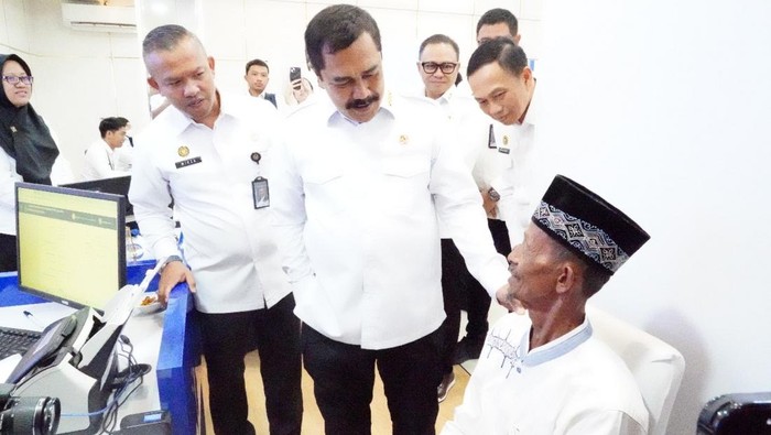 Menteri Imipas Agus Andrianto mengunjungi Kanim Kelas I TPI Palembang, Senin (13/10/2025).