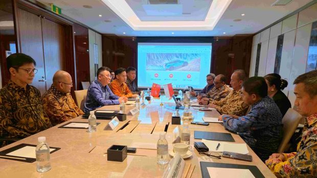 Menteri Perindustrian Agus Gumiwang Kartasasmita melakukan pertemuan bilateral dengan jajaran Chery di Shanghai, China, Jumat (10/10/2025). (Dok. Kemenperin)