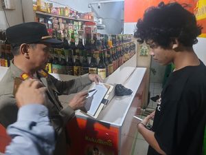 Polisi Gerebek Warung Jamu yang Jual Miras Oplosan di Sawangan Depok