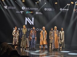 Nina Nugroho RIlis Busana Kerja Motif Batik Lung-lungan di In2Motion Fest