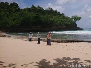 Eksotik Pantai Jung Pakis, Wisata Tersembunyi di Tulungagung