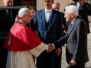 Paus Leo XIV Kunjungi Istana Quirinale, Disambut Hangat Presiden Mattarella