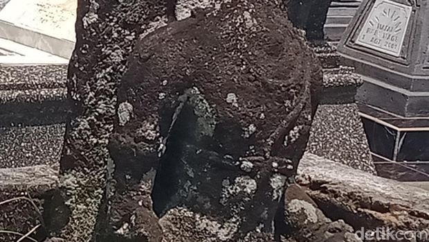 Penampakan arca di kompleks makam Plawikan, Jogonalan, Klaten. Foto diambil Selasa (14/10/2025).