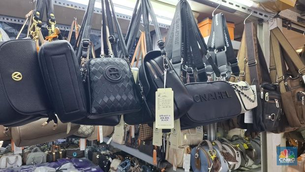 Penjualan tas branded impor 