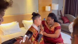 Potret Viral Pria China Nikahi Wanita Afrika, Ekspresi Ortu Jadi Sorotan