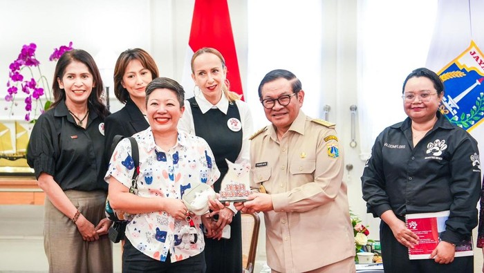 Pertemuan Pramono dengan anggota DPRD Francine dan aktivis DMFI di Balai Kota DKI (dok. Istimewa)