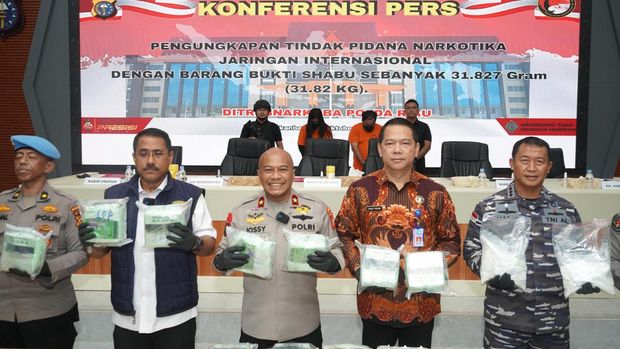 Polda Riau menggagalkan peredaran 31,82 kilogram sabu yang akan dikirim ke Palembang, Sumatera Selatan.