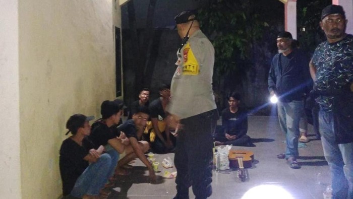 Polisi menangkap 5 orang terduga pelaku yang terlibat dalam aksi pencurian dengan kekerasan (curas).